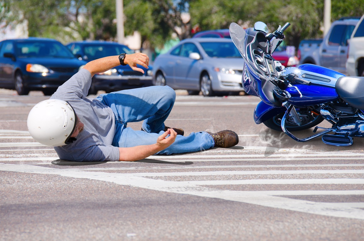 http://vsnews.co.in/upload/2018-02-07/931059521man_falling_off_motorcycle.jpeg