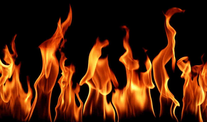 http://vsnews.co.in/upload/2018-03-04/2023437153fire-02.jpg